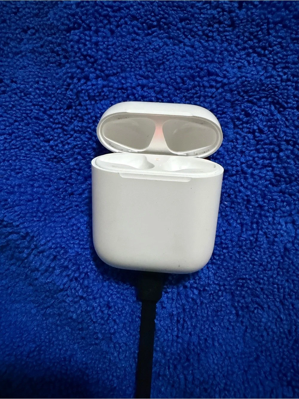 Apple White AirPods Charging Case